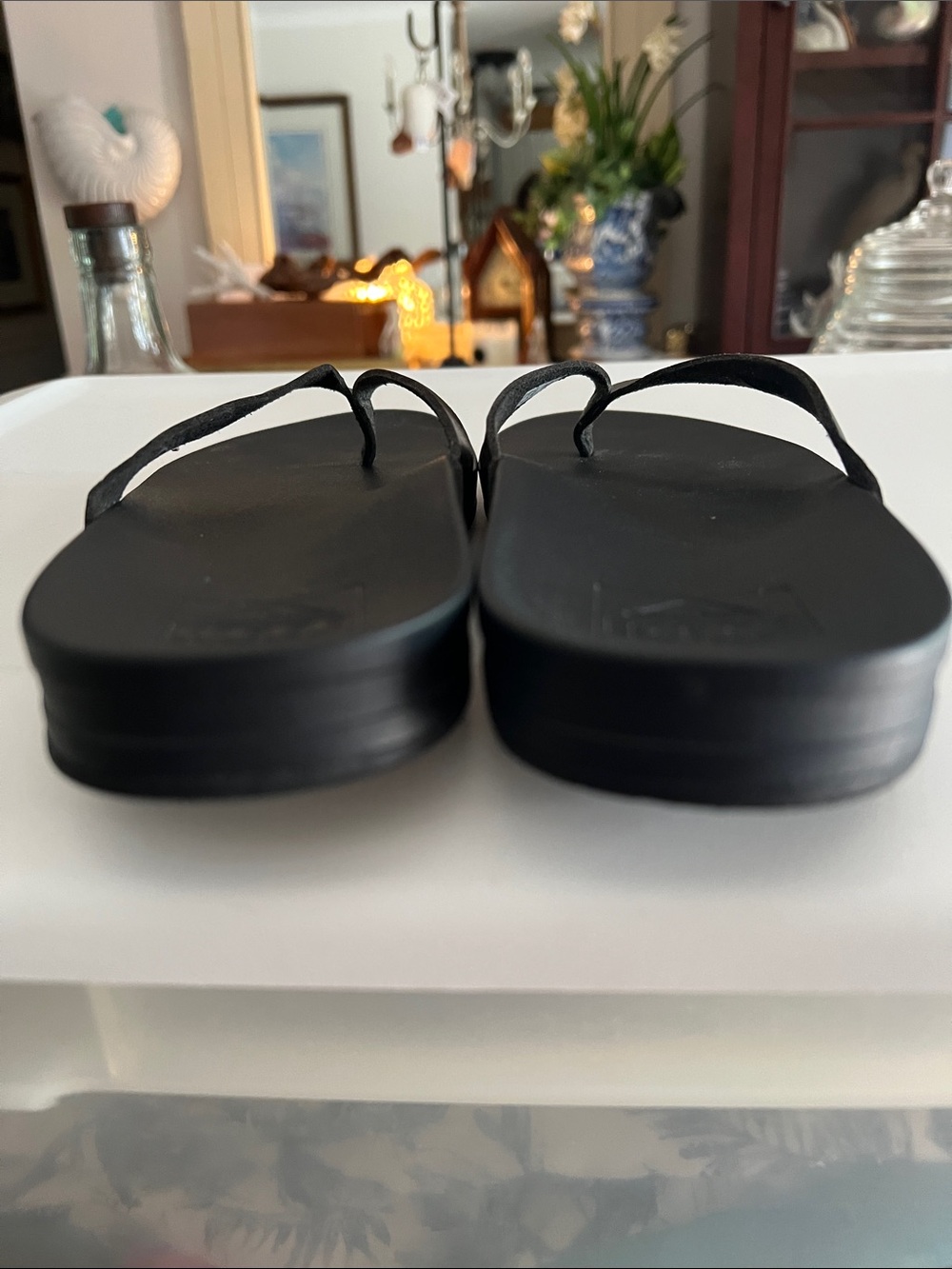 Black Leather Reef Flip Flops NWOT - Picture 4 of 5